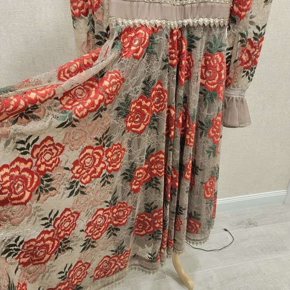 Dress - Picture 7 of 7